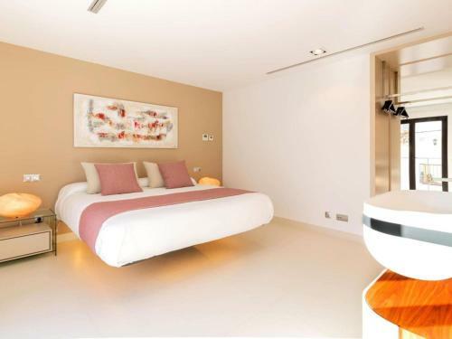 Spectacular Villa With Breathtaking View Large Pool In Buger Mallorca