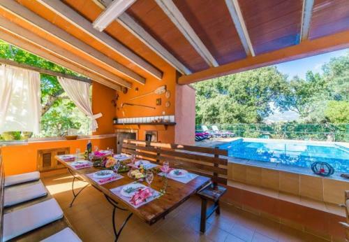Buger Holiday Home Sleeps 8 With Pool And Wifi