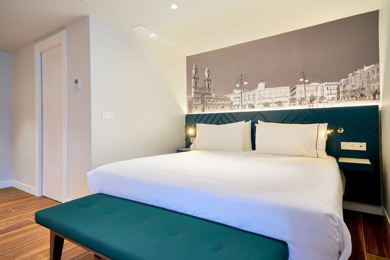 Hotel Tandem Torres de C�diz Suites