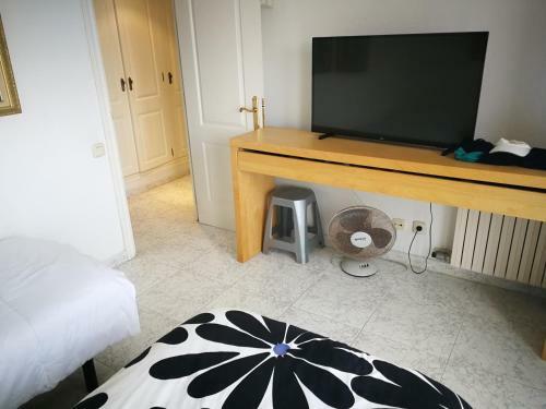 Superb Oceanfront 3-bed Apartment W Pool