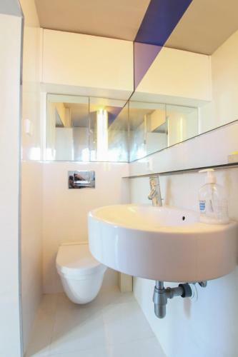 Apartamento Studio In The Red Wall Building By Ricardo Bofill - Muralla Roja
