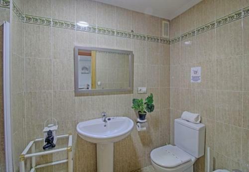 Calpe Apartment Sleeps 5 Pool Air Con