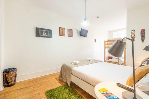 Hostal Happy At Chiado