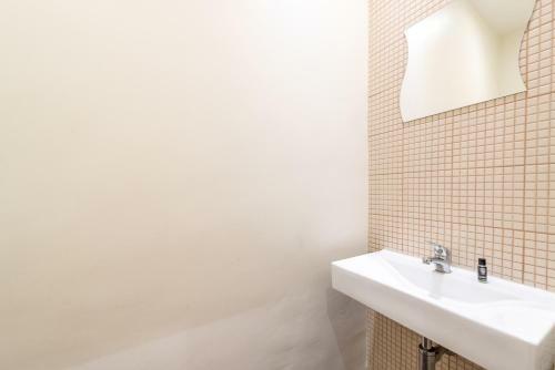 Hostal Happy At Chiado