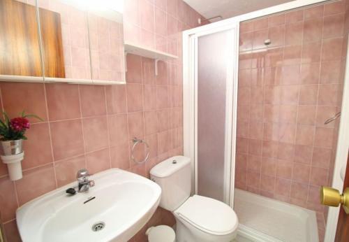 Calpe Apartment Sleeps 5 With Pool And Wifi