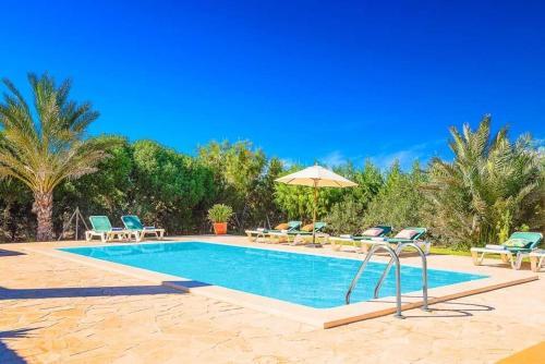 Campos Villa Sleeps 8 Pool Air Con Wifi