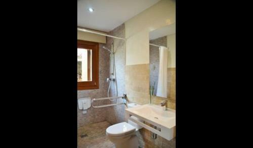 Camprodon Villa Sleeps 12 With Pool And Air Con
