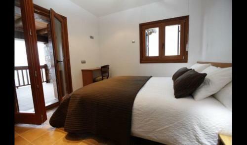 Camprodon Villa Sleeps 12 With Pool And Air Con