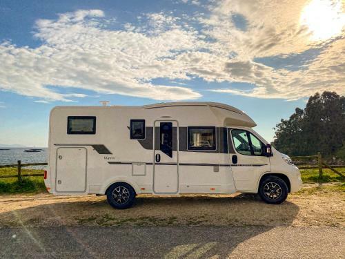 Vive A Pie de Playa Autocaravana de Lujo