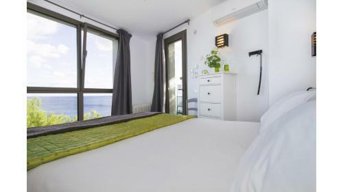 Can Ema Seaview Mhm