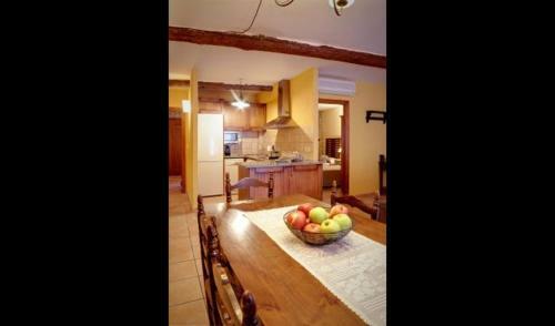 Capmany Apartment Sleeps 5 With Pool And Air Con