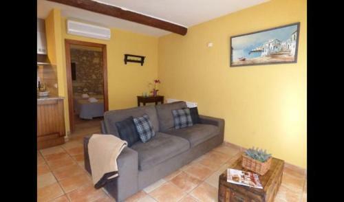 Capmany Apartment Sleeps 5 With Pool And Air Con