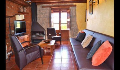 Casserres Villa Sleeps 15 With Pool