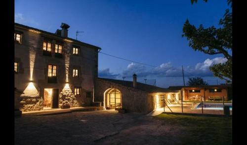 Casserres Villa Sleeps 15 With Pool