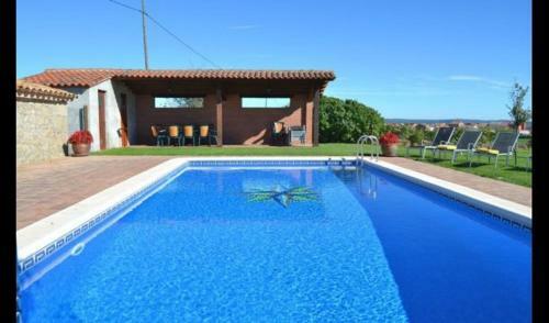 Casserres Villa Sleeps 15 With Pool