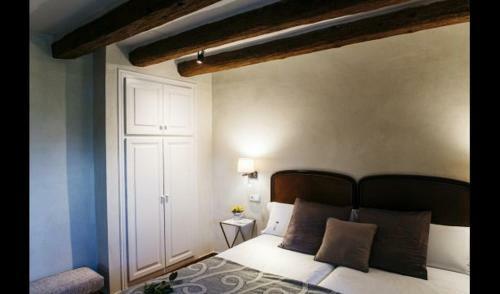 Casserres Villa Sleeps 15 With Pool