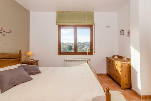 Caules Villa Sleeps 8 Pool Wifi