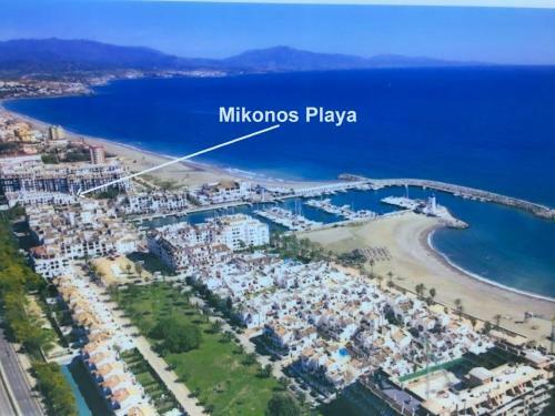 Modern 2 Bed / 2 Bath Apartment Ideally Located By Beach & Marina