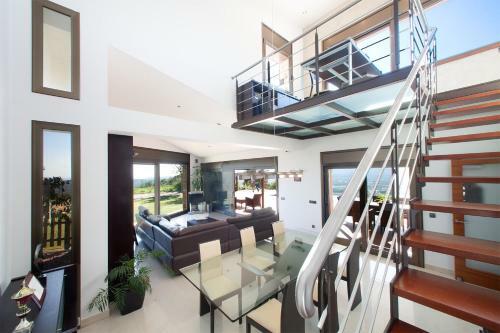 Luxury Villa, Private Pool, Panoramic Sea & Mountain Views
