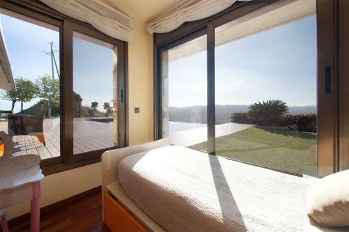 Luxury Villa, Private Pool, Panoramic Sea & Mountain Views