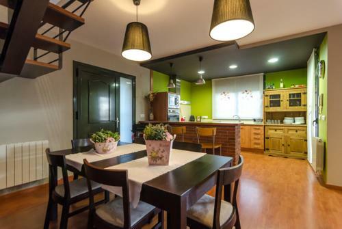 Caules Villa Sleeps 10 With Pool