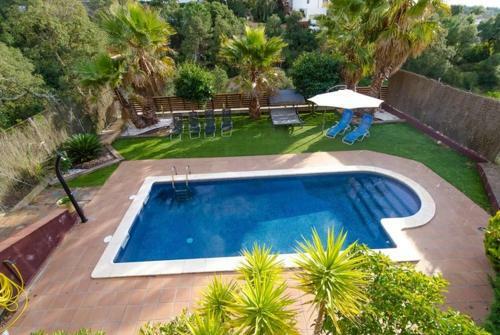 Caules Villa Sleeps 10 With Pool