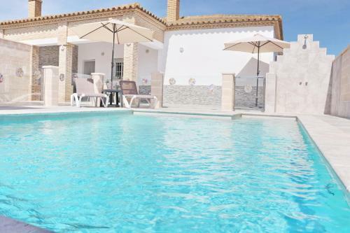 Chalet Puente Tabla Con Piscina