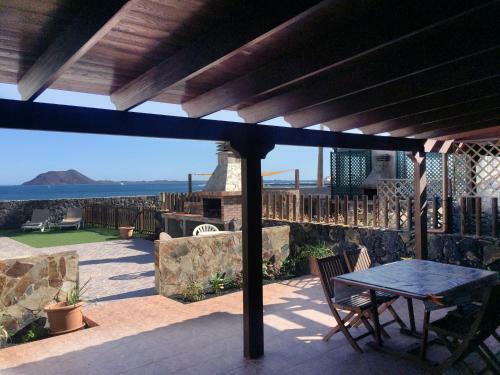 Wonderful Villa By The Sea