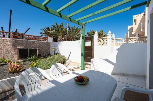 Apartment With Pool And Terrace 1 Min From The Beach