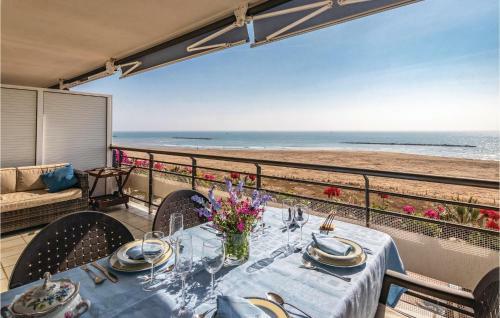 Three-bedroom Apartment In Cubelles