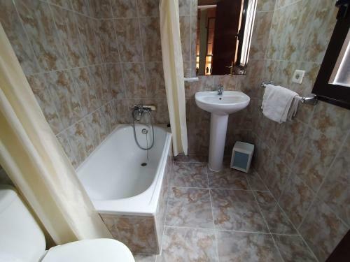 Hostal El Casta�u