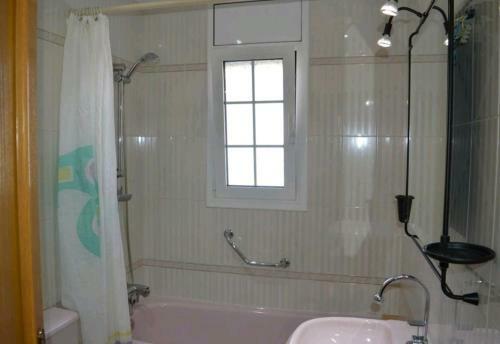 R116 Casa Adosada Con Piscina Privada En Cunit