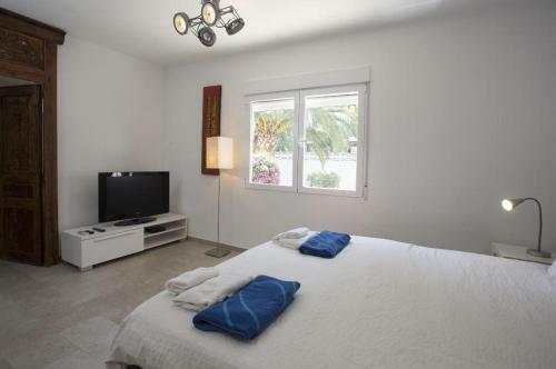 Denia Villa Sleeps 4 Pool Air Con Wifi