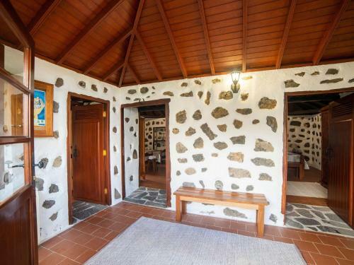 Spacious Holiday Home In El Amparo Amidst Forest