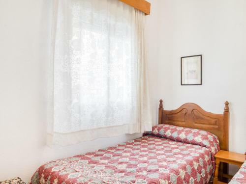 Quaint Holiday Home In El Bosque Near The Forest