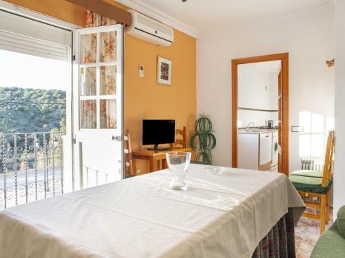 Quaint Holiday Home In El Bosque Near The Forest