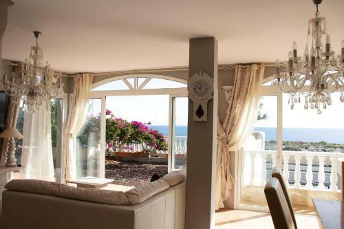 Luxuary Front Line 2-bed Villa In El Medano