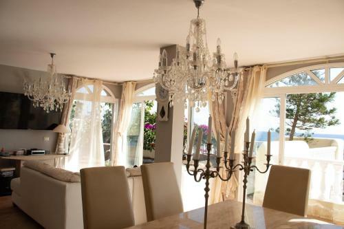 Luxuary Front Line 2-bed Villa In El Medano