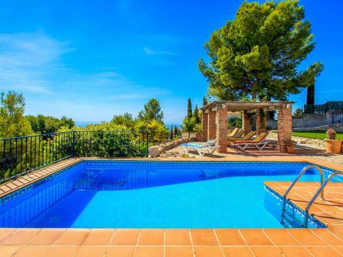El Molino Villa Sleeps 8 With Pool And Air Con