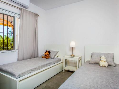 El Molino Villa Sleeps 8 With Pool And Air Con