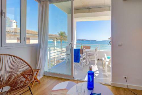 Beachfront Sivella Apartment
