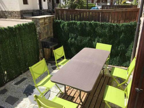Apartamento Casa Escans� Chalet En Escarrilla
