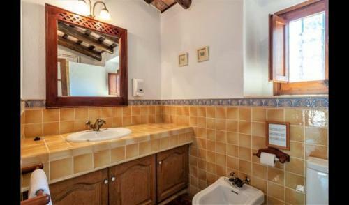 Estanyol Villa Sleeps 14 With Pool