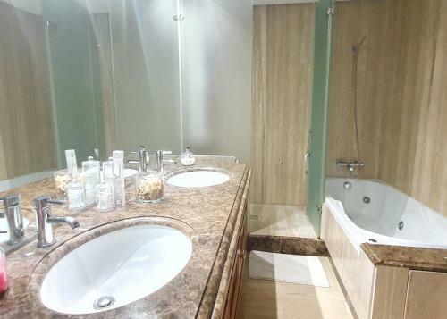 Luxurious Two Bedroom Apartment In Mar Azul, Estepona