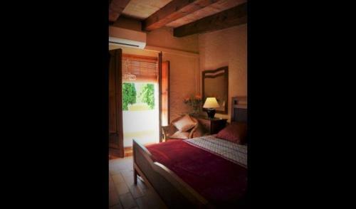 Falset Villa Sleeps 6 With Pool And Air Con