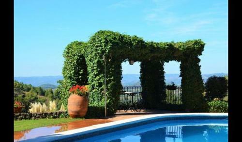 Falset Villa Sleeps 6 With Pool And Air Con