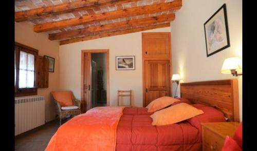 Falset Villa Sleeps 6 With Pool And Air Con