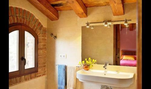 Villa In Falset Sleeps 6 With Pool