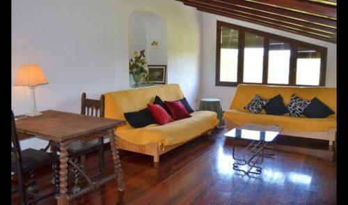 Fontcoberta Villa Sleeps 14 With Pool