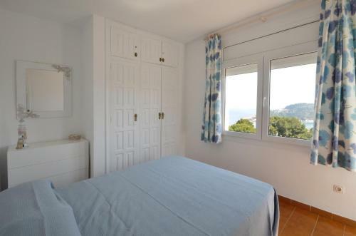 Fornells de La Selva Apartment Sleeps 4 With Pool